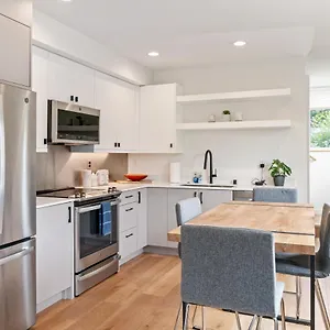 Apartment Modern Two Story Townhouse Near Light Rail, Seattle