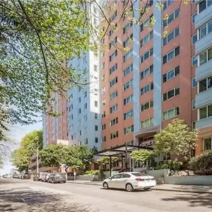 Apartment Tranquil 2br Downtown Condo, Parking, King Bed, Seattle